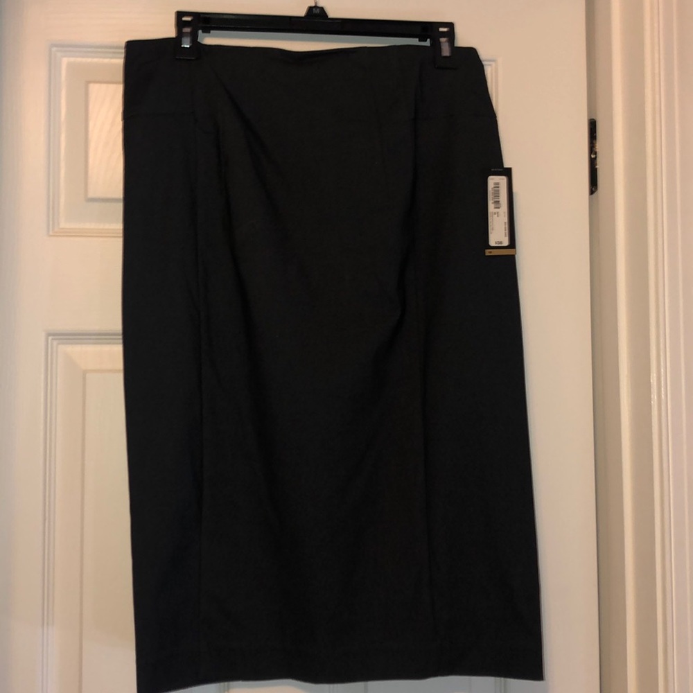 Worthington Black Pencil skirt.  NWT. Size 10